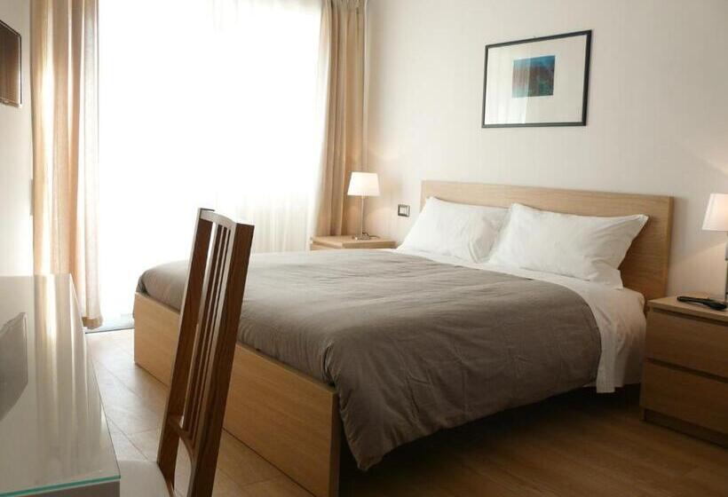 اتاق استاندارد, Atticoromantica