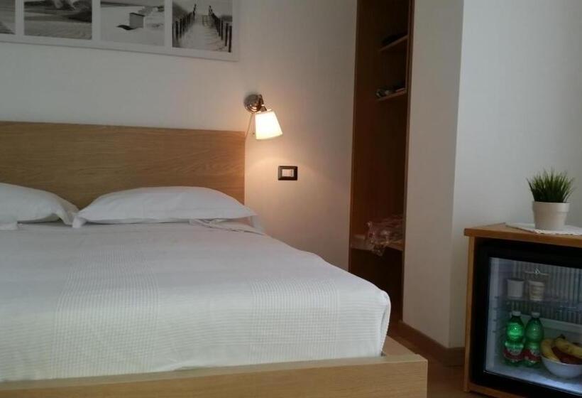 اتاق لوکس, Atticoromantica