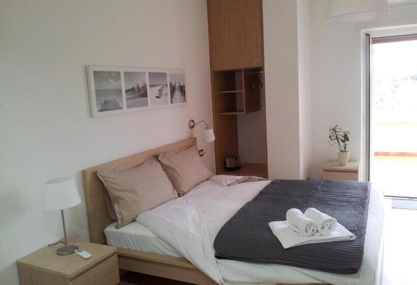 اتاق لوکس, Atticoromantica