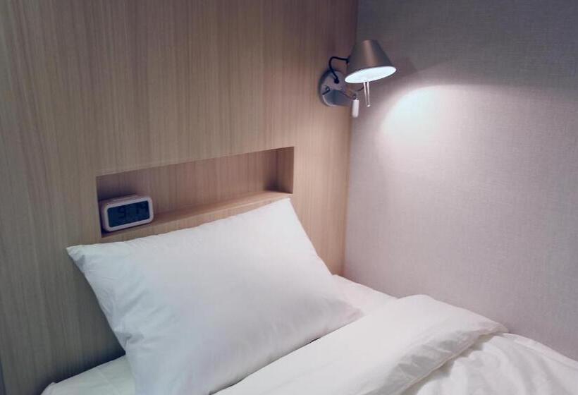 Quarto Dúplex, 8 Hours