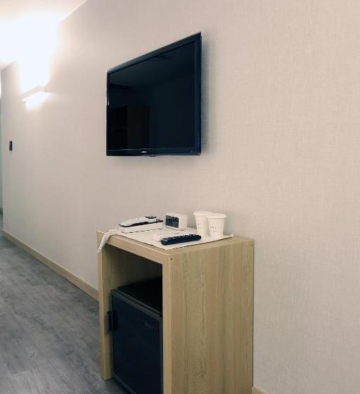 Quarto Triplo Estandar, 8 Hours