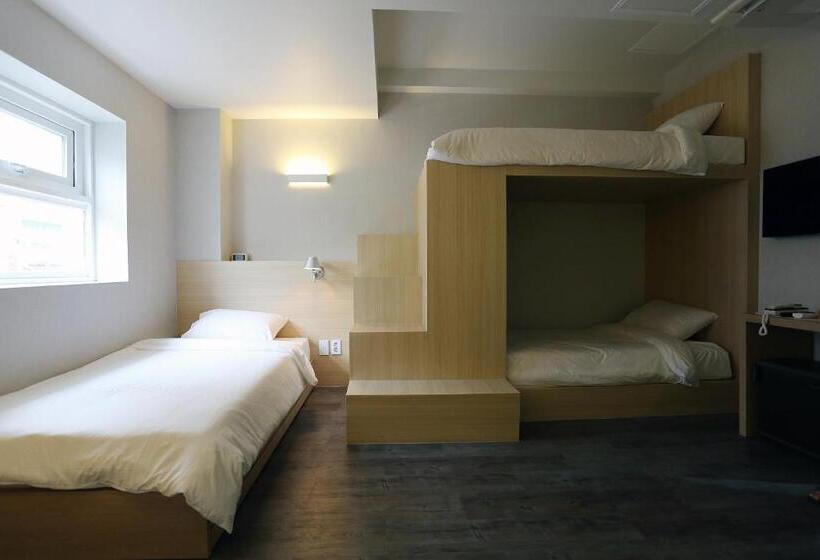 Quarto Familiar, 8 Hours