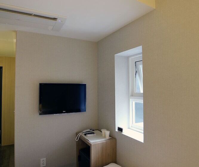 Quarto Estandar, 8 Hours