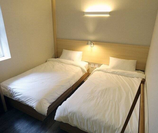 Quarto Estandar, 8 Hours
