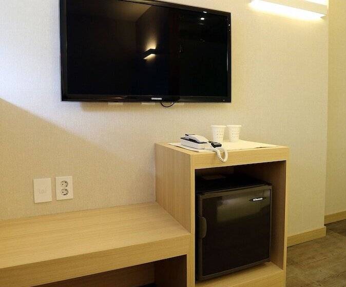 Quarto Dúplex, 8 Hours