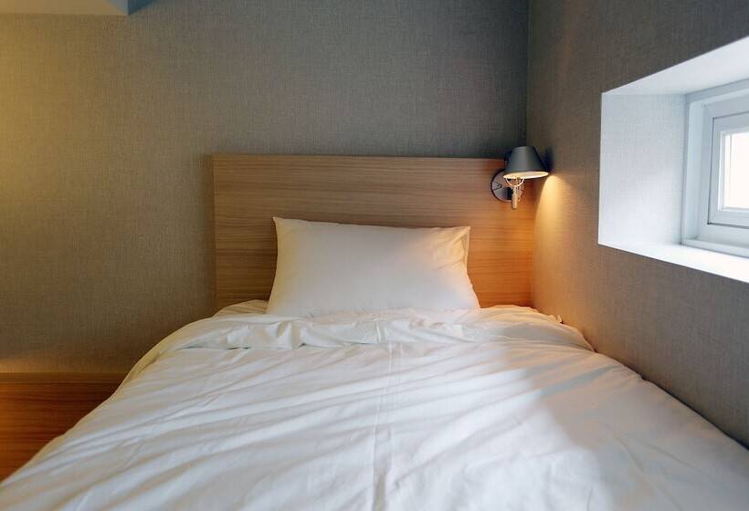 Quarto Dúplex, 8 Hours