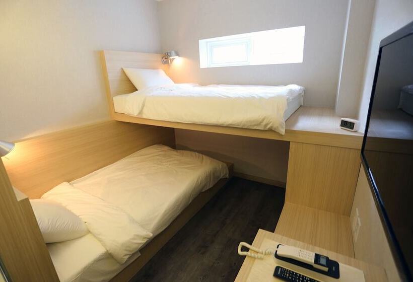 Quarto Dúplex, 8 Hours