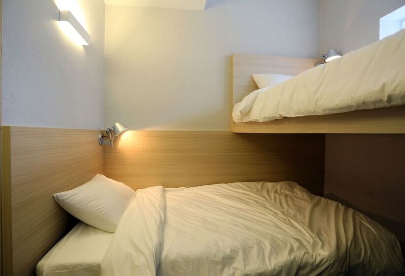 Quarto Dúplex, 8 Hours