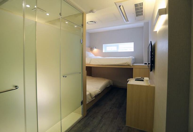 Quarto Dúplex, 8 Hours