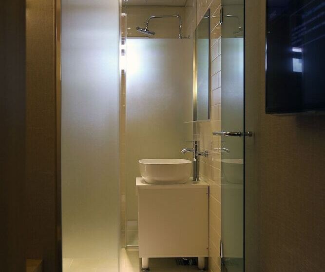 Quarto Dúplex, 8 Hours