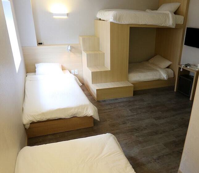 Quarto Familiar, 8 Hours