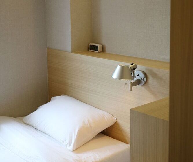 Quarto Familiar, 8 Hours