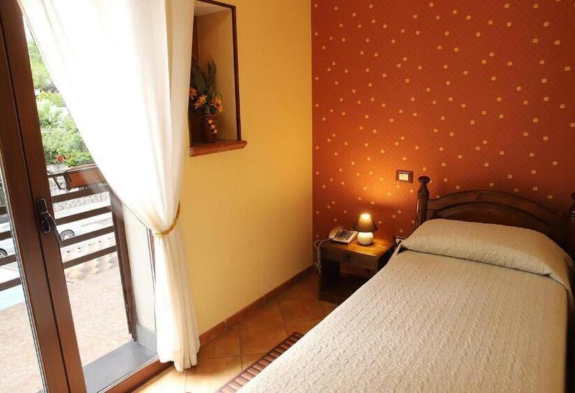 غرفة قياسية فردية, Alle Pendici