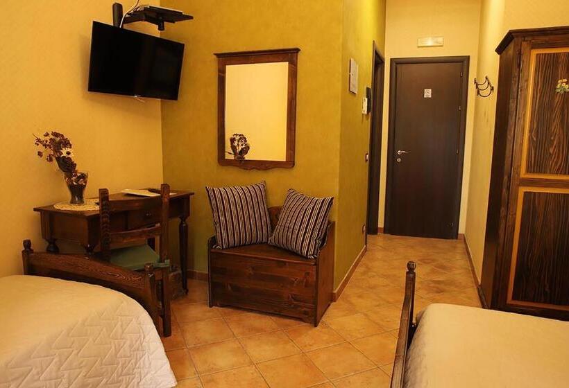 غرفة قياسية ثلاثية, Alle Pendici