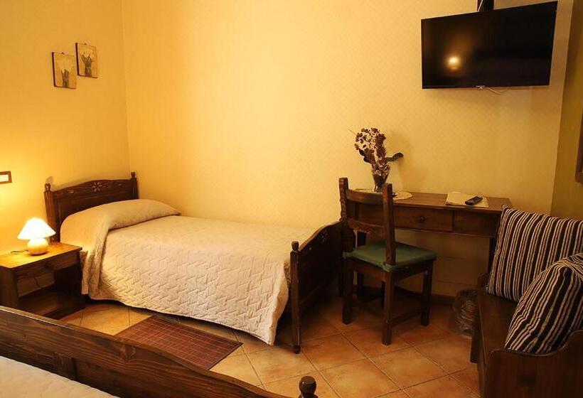 غرفة قياسية ثلاثية, Alle Pendici