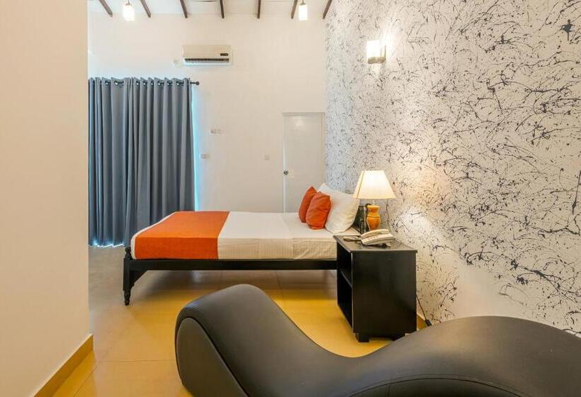 デラックスルーム, Beverly Hills