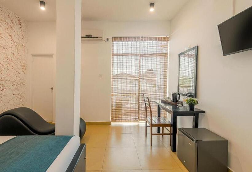 デラックスルーム, Beverly Hills