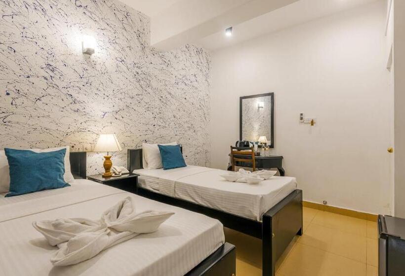 デラックストリプルルーム, Beverly Hills