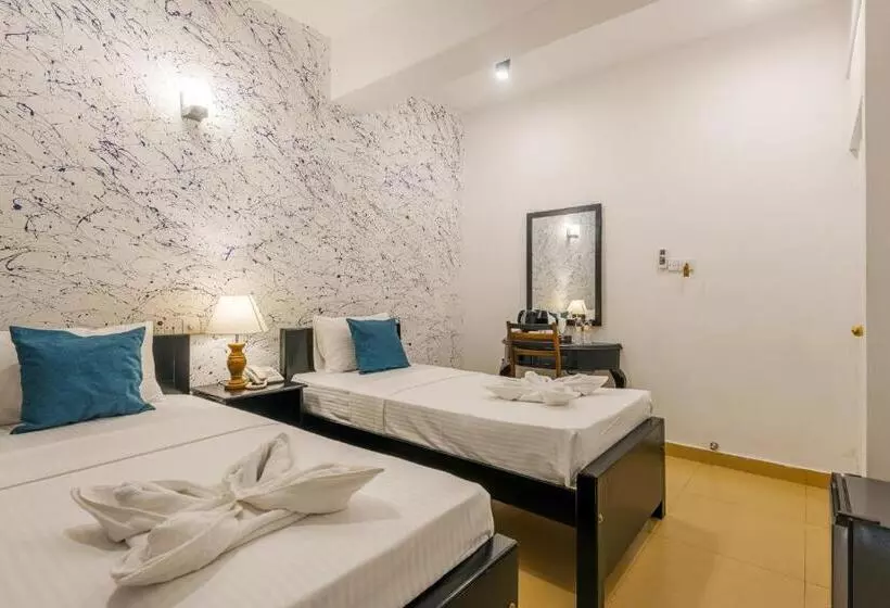 اتاق لوکس سه تخته, Beverly Hills