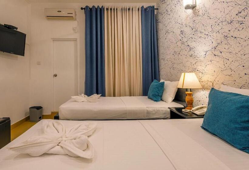 デラックストリプルルーム, Beverly Hills