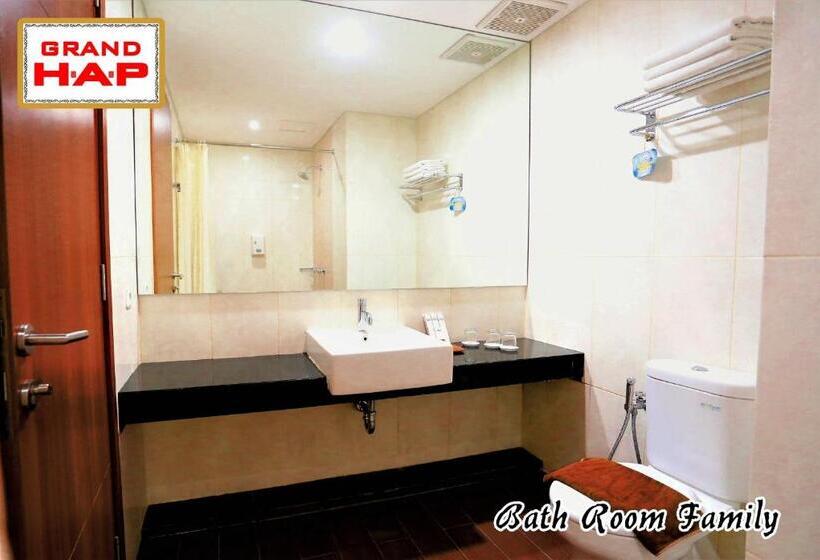 חדר משפחתי, Grand Hap Solo