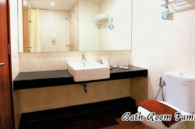 חדר משפחתי, Grand Hap Solo