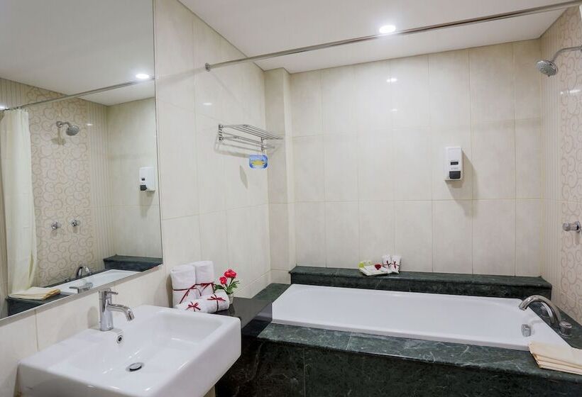 חדר אקזקיוטיב, Grand Hap Solo