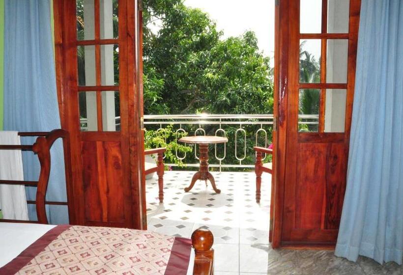 غرفة قياسية مزوَّدة بشُرفة, Papaa Palace