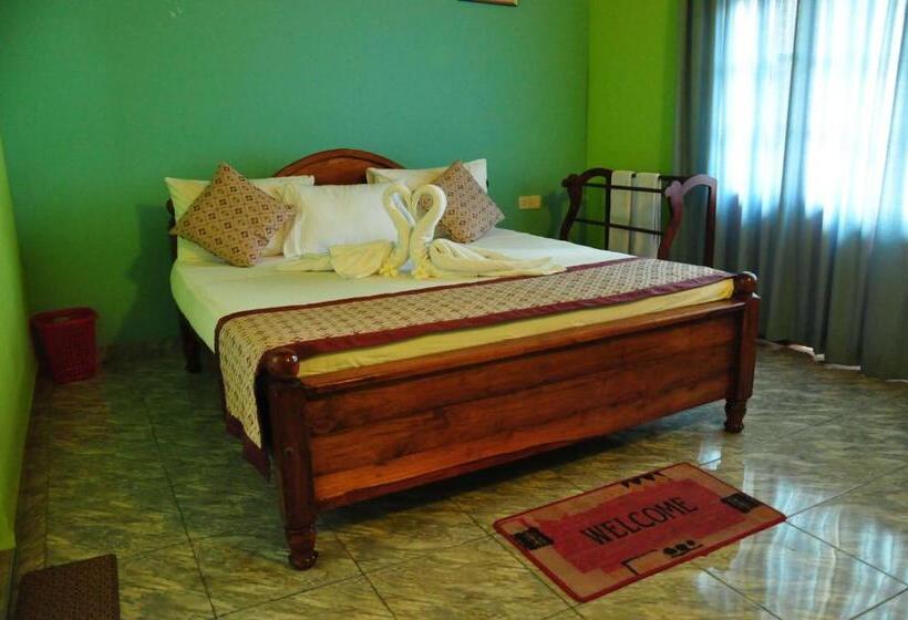 غرفة قياسية مزوَّدة بشُرفة, Papaa Palace