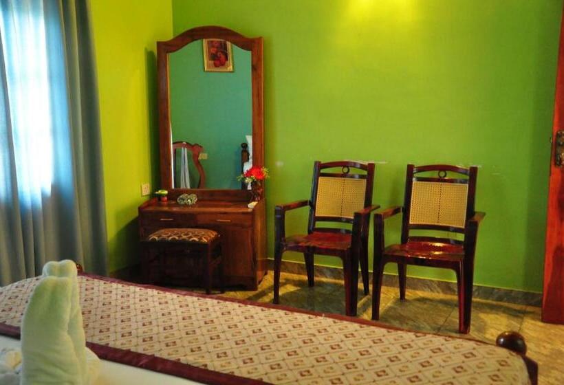 غرفة قياسية مزوَّدة بشُرفة, Papaa Palace