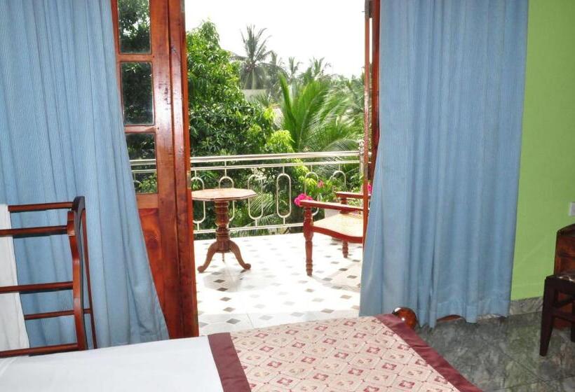 غرفة قياسية مزوَّدة بشُرفة, Papaa Palace