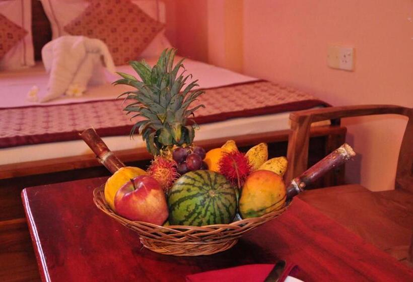 غرفة عائلية, Papaa Palace