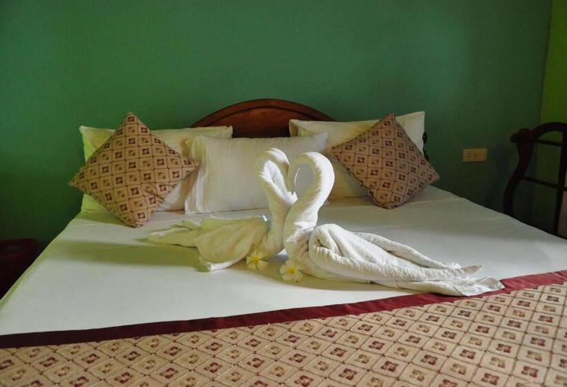 غرفة قياسية مزوَّدة بشُرفة, Papaa Palace