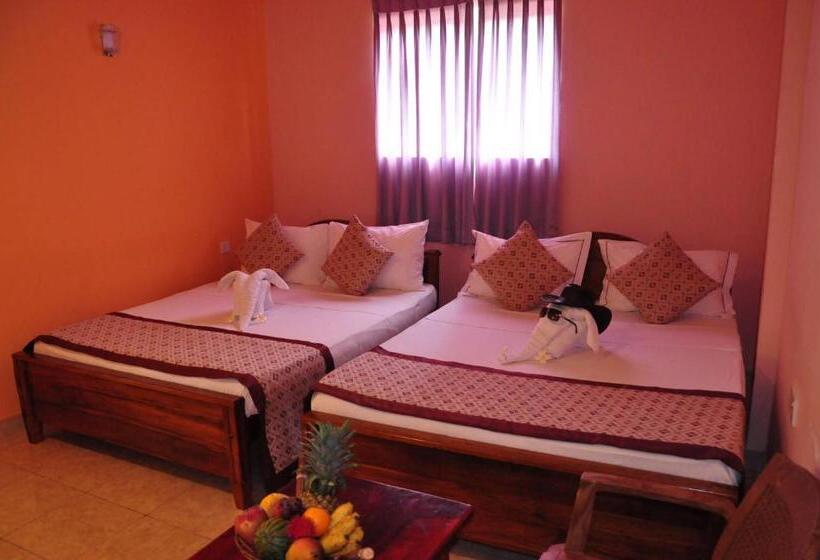 غرفة عائلية, Papaa Palace