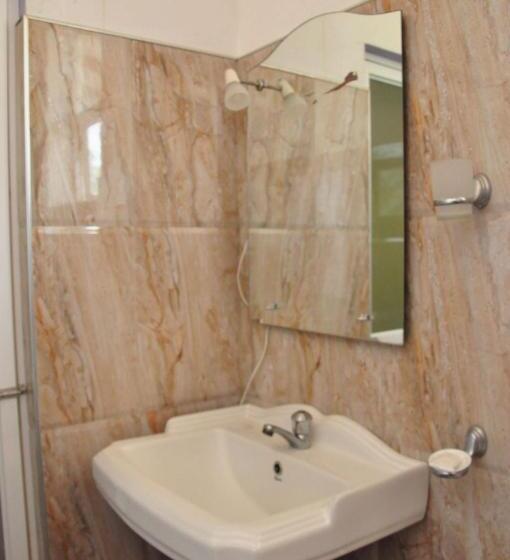 غرفة قياسية, Papaa Palace