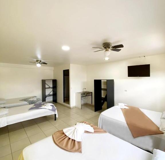 Четырехместный Номер Стандарт, Quinta Avenida