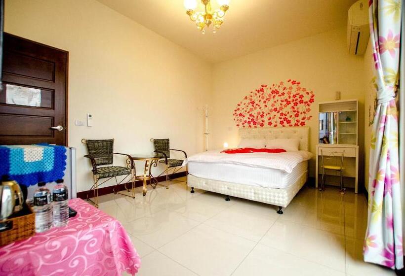 اتاق لوکس با بالکن, Heyi B&b