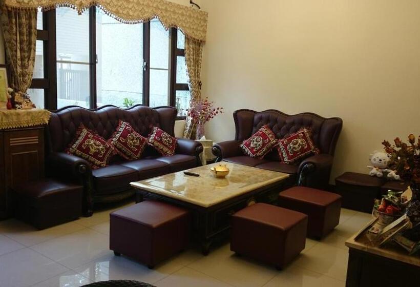 اتاق لوکس با بالکن, Heyi B&b