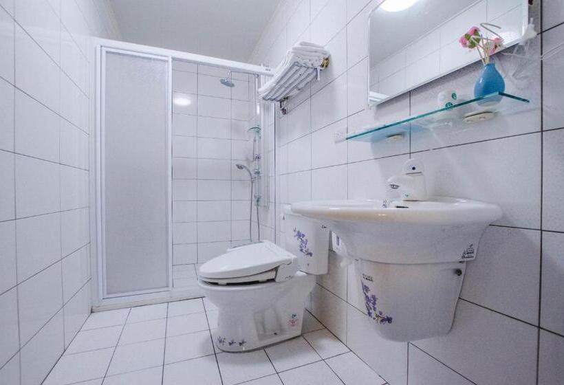 اتاق استاندارد چهارنفره با بالکن, Heyi B&b