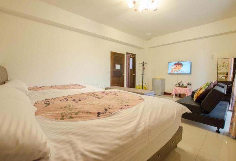 اتاق استاندارد چهارنفره با بالکن, Heyi B&b