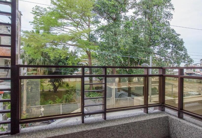 اتاق استاندارد چهارنفره با بالکن, Heyi B&b