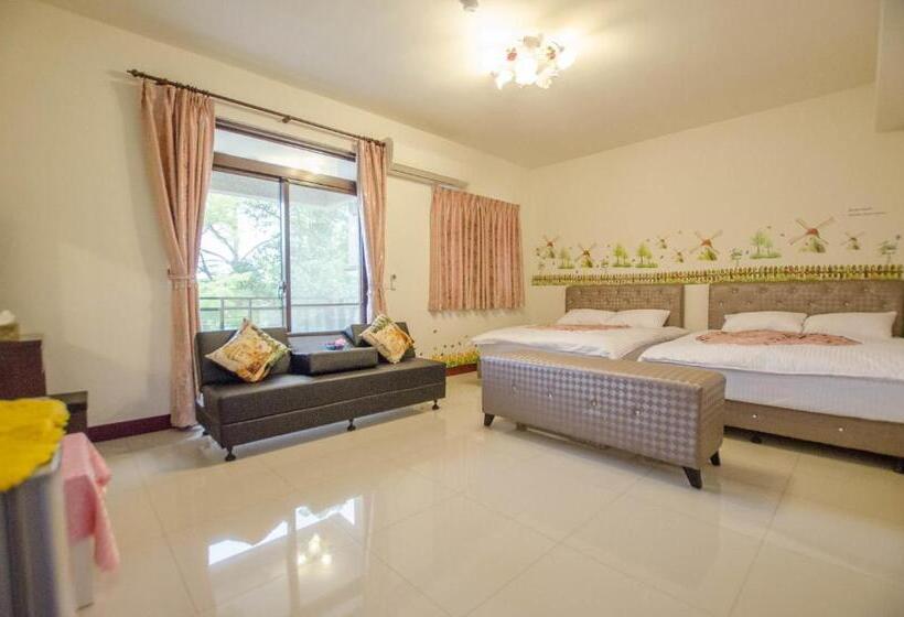 اتاق استاندارد چهارنفره با بالکن, Heyi B&b