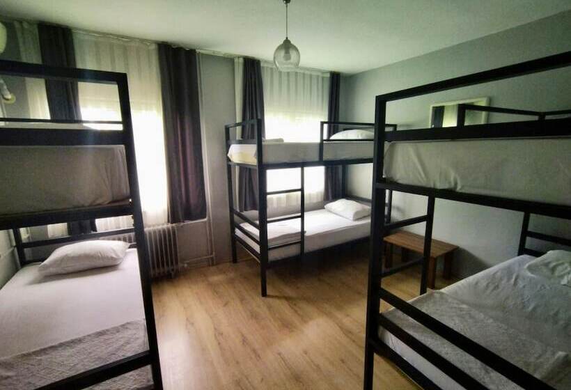 تختخواب در اتاق مشترک, Sultan Hostel & Guesthouse