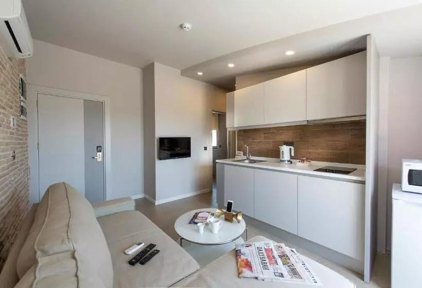 آپارتمان 1 خوابه با تراس, Trend Suites
