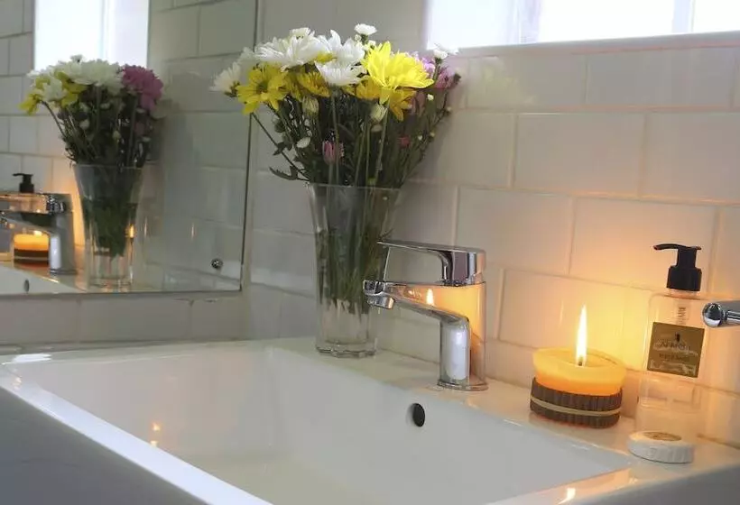 اتاق استاندارد, Sunbird Guest House