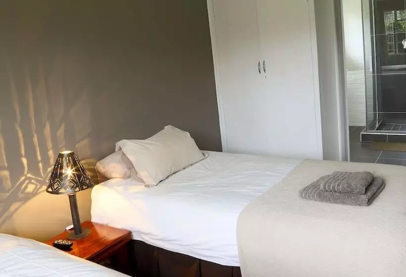 اتاق لوکس, Sunbird Guest House