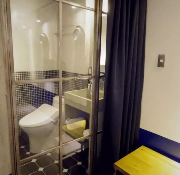 اتاق استاندارد سه نفره, Just Inn 正旅館 台北車站