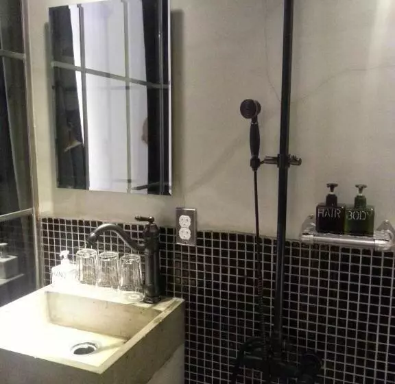 اتاق ساده سه‌ نفره, Just Inn 正旅館 台北車站