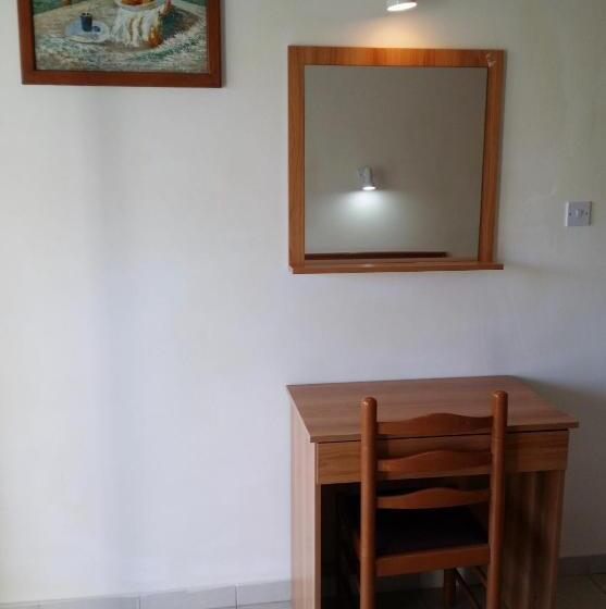 חדר סטנדרט לשלושה, Kkaras Hotel 3 Star