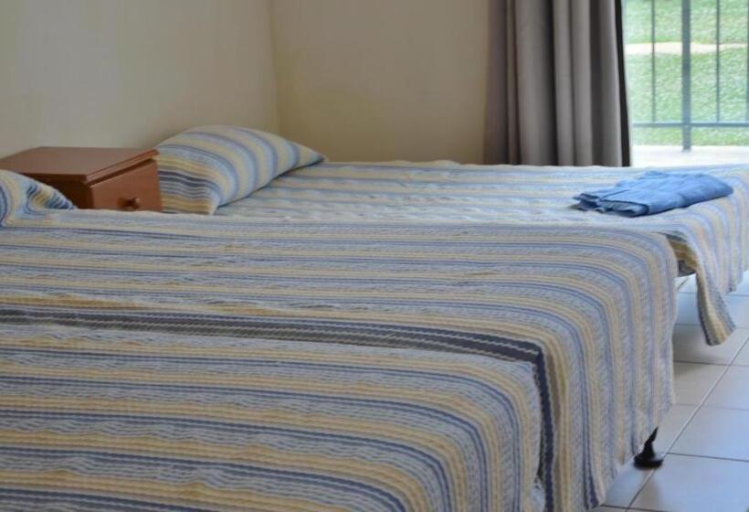 חדר סטנדרט לארבעה, Kkaras Hotel 3 Star